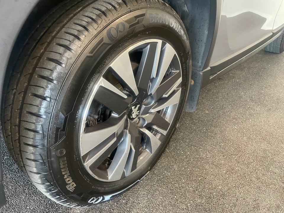 Peugeot 2008 1,2 e-THP 110 Allure Sky EAT6 5d