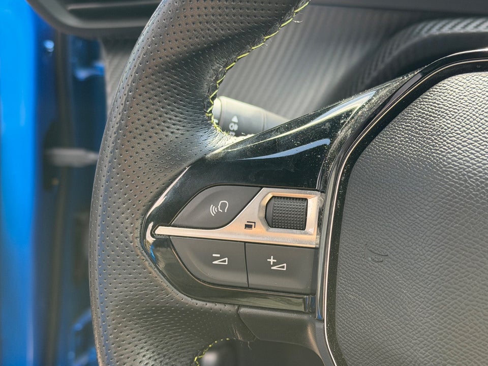 Peugeot e-208 50 GT 5d