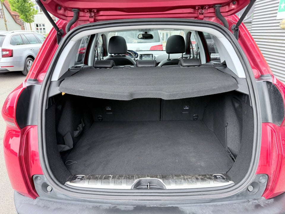 Peugeot 2008 1,6 BlueHDi 100 Allure Sky 5d