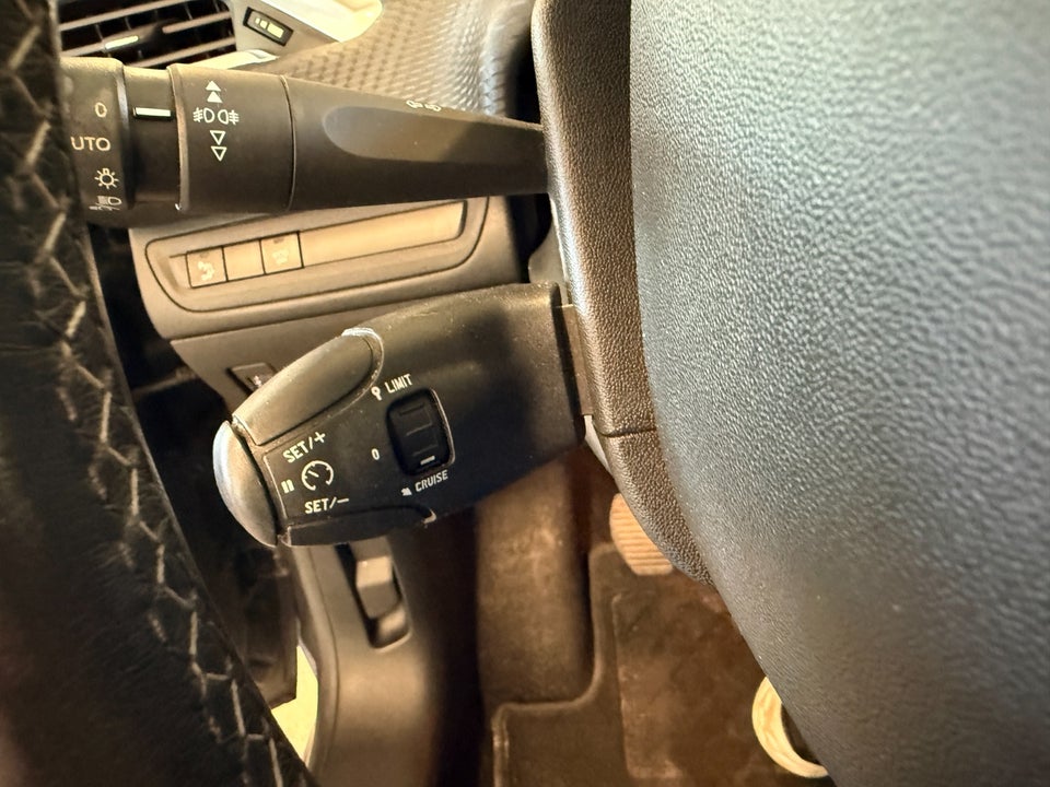 Peugeot 208 1,6 BlueHDi 100 Desire Sky 5d