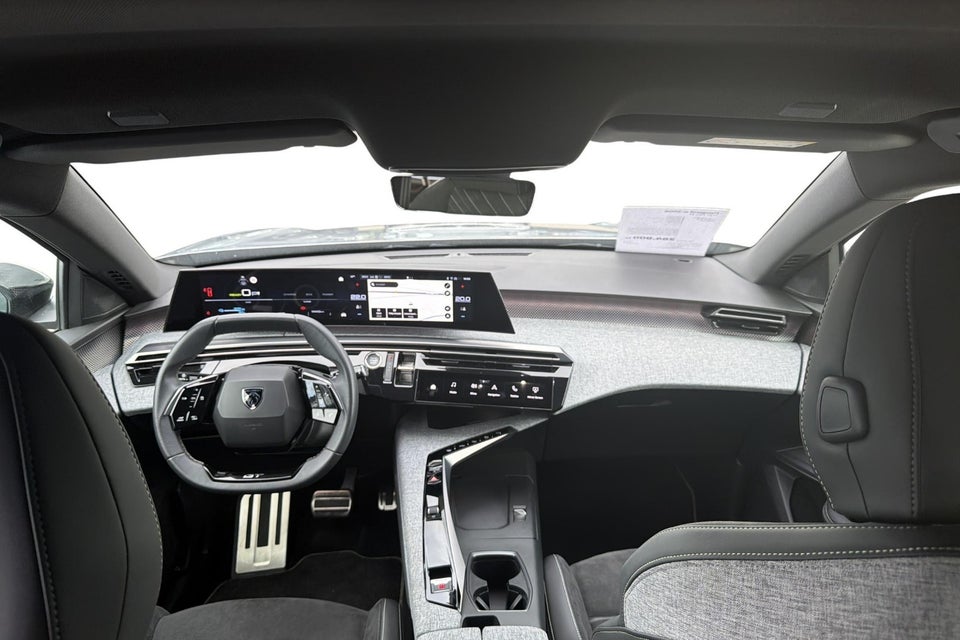 Peugeot e-3008 77 GT Pack 5d