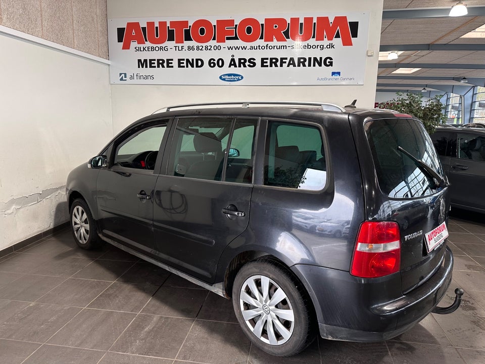 VW Touran 2,0 TDi 140 Highline DSG 5d