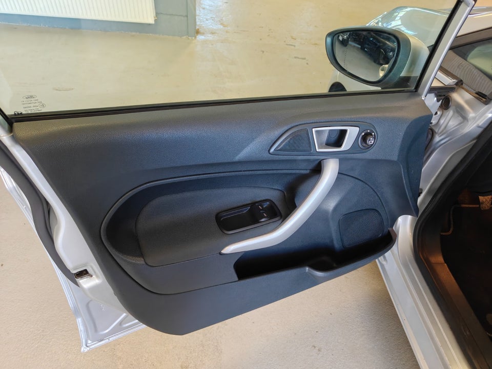 Ford Fiesta 1,4 Titanium 5d
