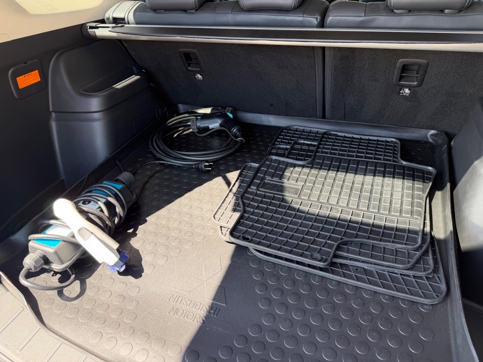 Mitsubishi Outlander 2,4 PHEV Inform CVT 4WD 5d