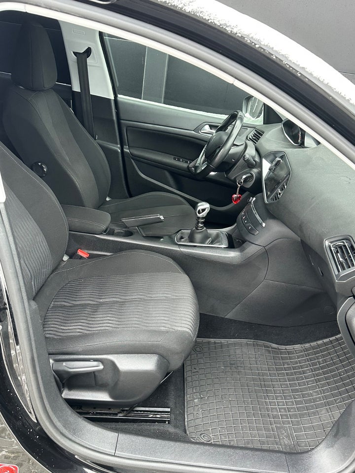 Peugeot 308 1,2 e-THP 110 Active SW 5d