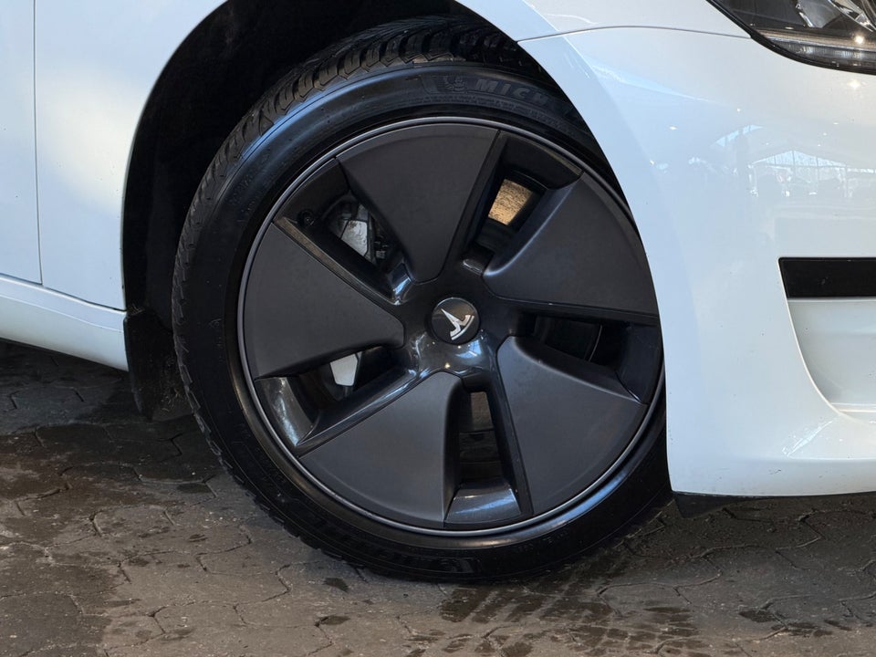 Tesla Model 3 RWD 4d