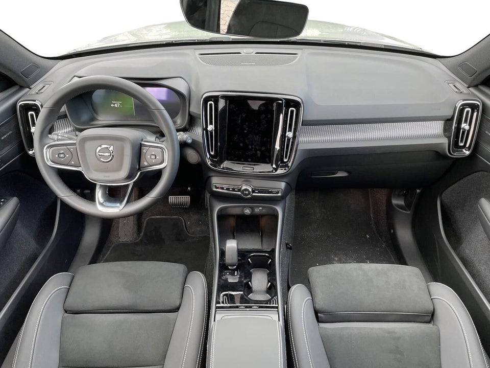 Volvo EX40 Extended Range Black Edition Excess 5d