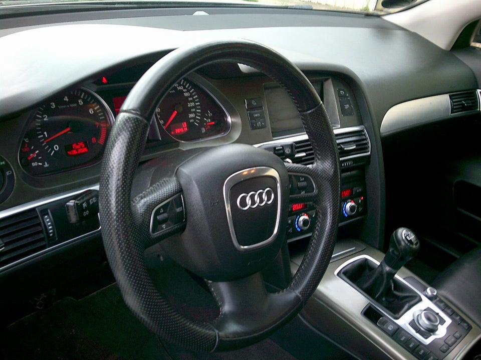 Audi A6 2,4 V6 4d