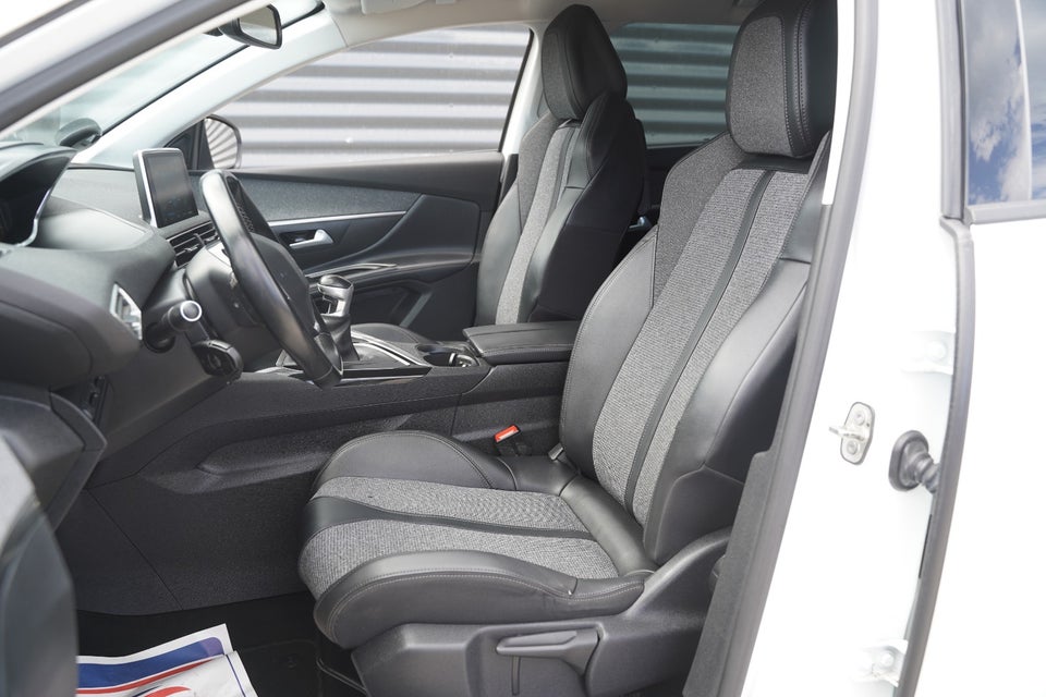 Peugeot 5008 1,2 PureTech 130 Allure 7prs 5d