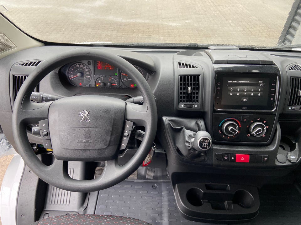 Peugeot Boxer 333 2,2 BlueHDi 140 L3H2 Premium