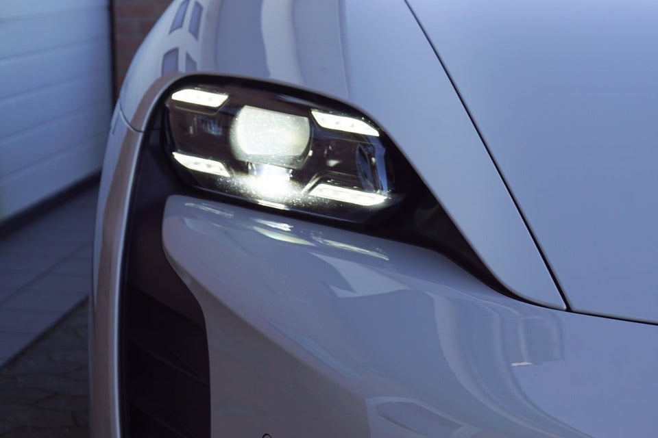 Porsche Taycan GTS Performance+  4d