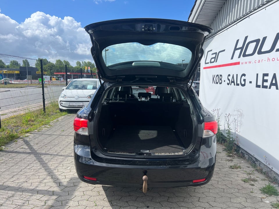 Toyota Avensis 2,0 D-4D T1 stc. 5d