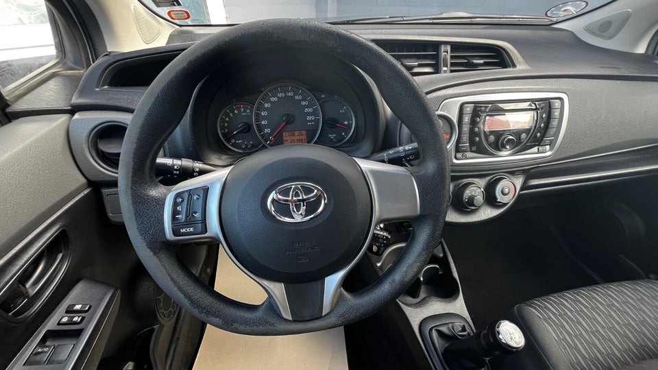 Toyota Yaris 1,0 VVT-i T1 5d