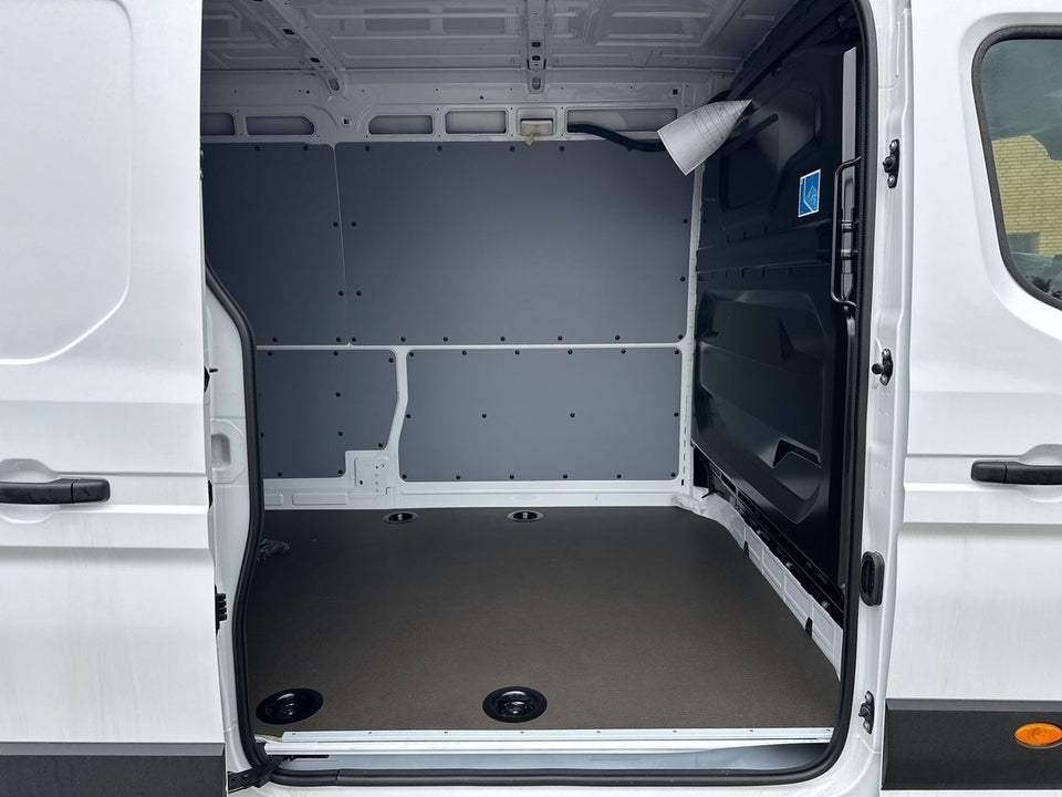Nissan Interstar 87 L3H2 N-Connecta Van