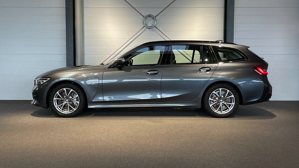 BMW 330e 2,0 Touring Sport Line aut. 5d