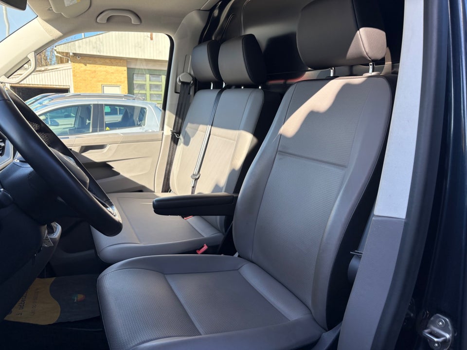 VW Transporter 2,0 TDi 150 Kassevogn DSG lang