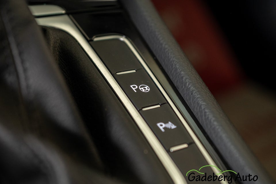 VW Golf VII 2,0 TDi 150 Highline Variant DSG 5d