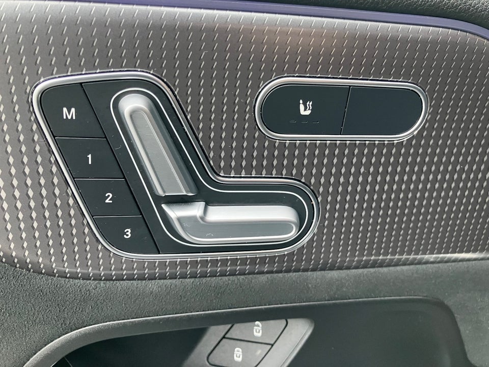 Mercedes EQB250 AMG Line 5d