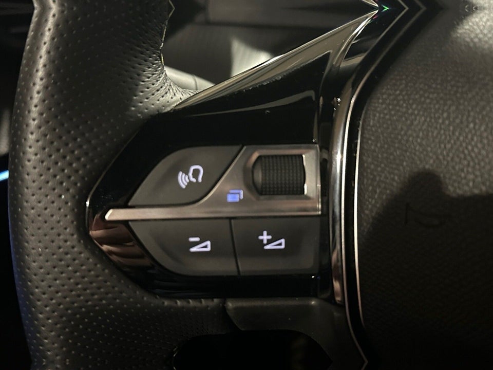 Peugeot e-2008 54 GT 5d