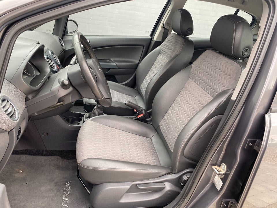 Opel Corsa 1,4 16V Cosmo 5d
