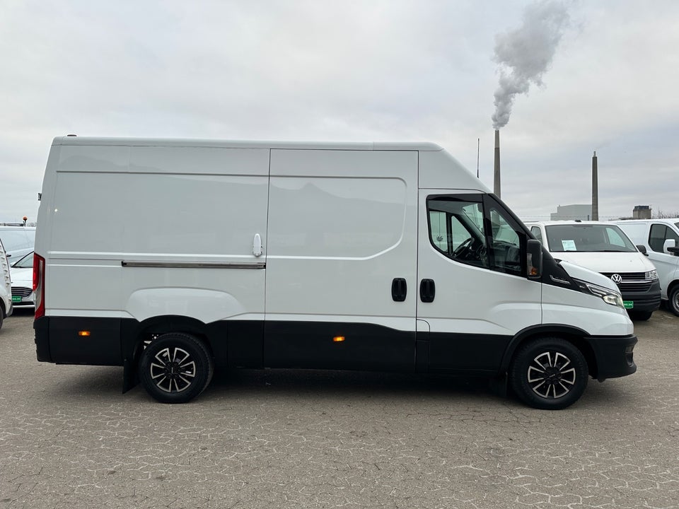 Iveco Daily 2,3 35C12 12m³ Van AG8
