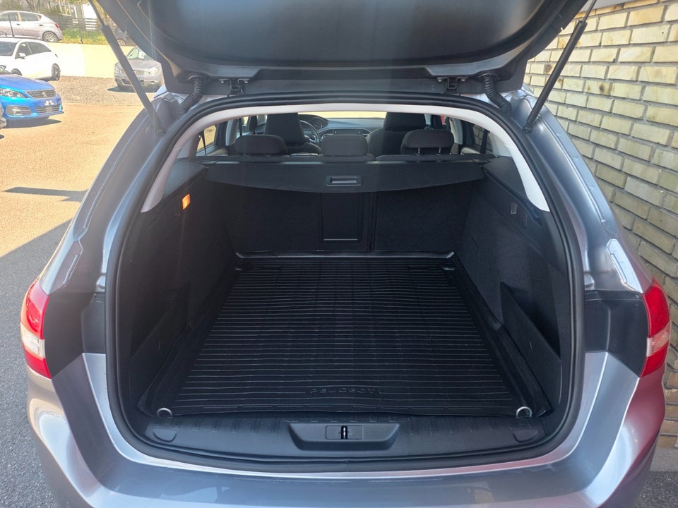 Peugeot 308 1,2 PureTech 130 Selection Sky SW EAT8 5d