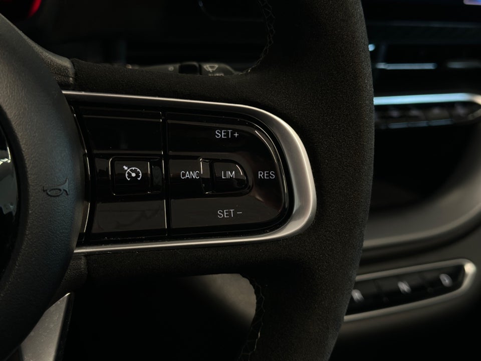 Abarth 500e Scorpionissima Cabrio 2d