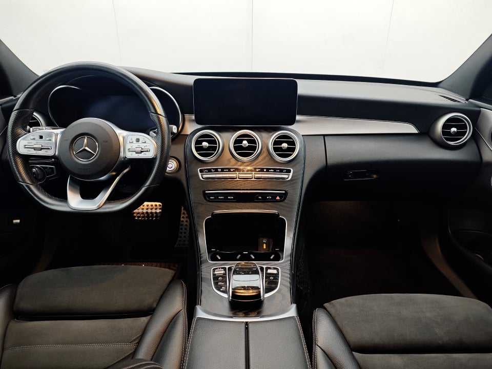 Mercedes C300 de 2,0 AMG Line stc. aut. 5d