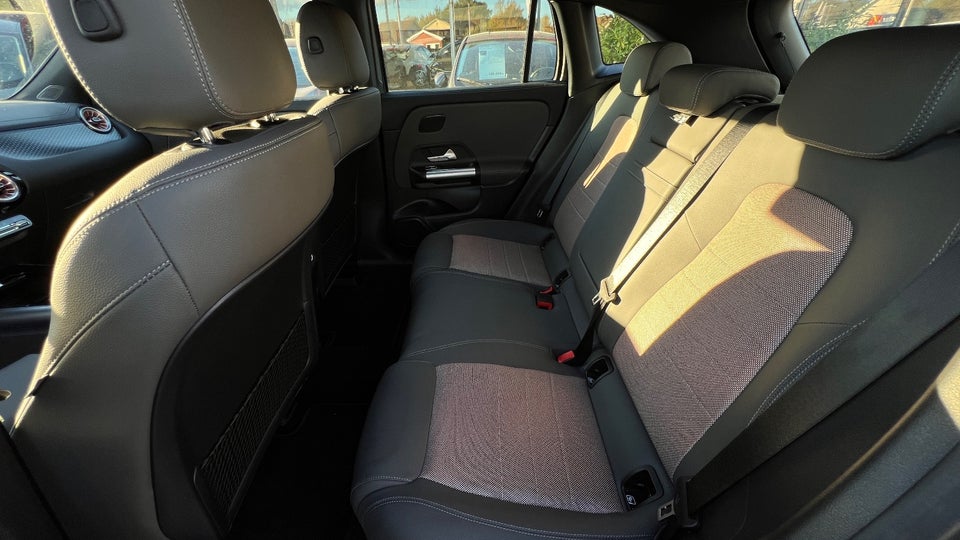 Mercedes EQA300 4Matic 5d