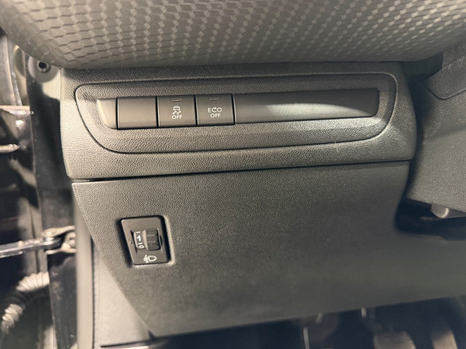 Peugeot 2008 1,6 BlueHDi 100 Chili 5d