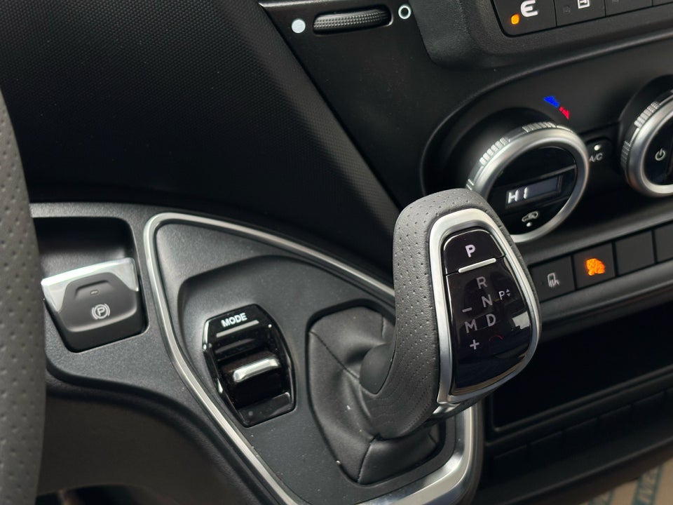 Iveco Daily 3,0 35S18 4100mm Box m/lift AG8