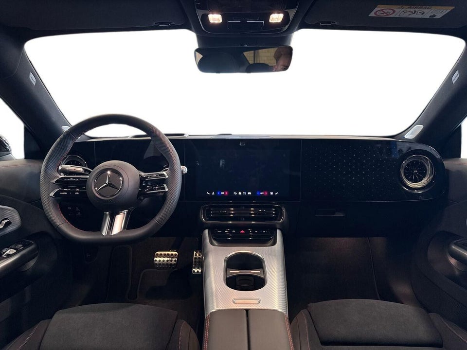 Mercedes CLA350 EQ 4Matic 4d