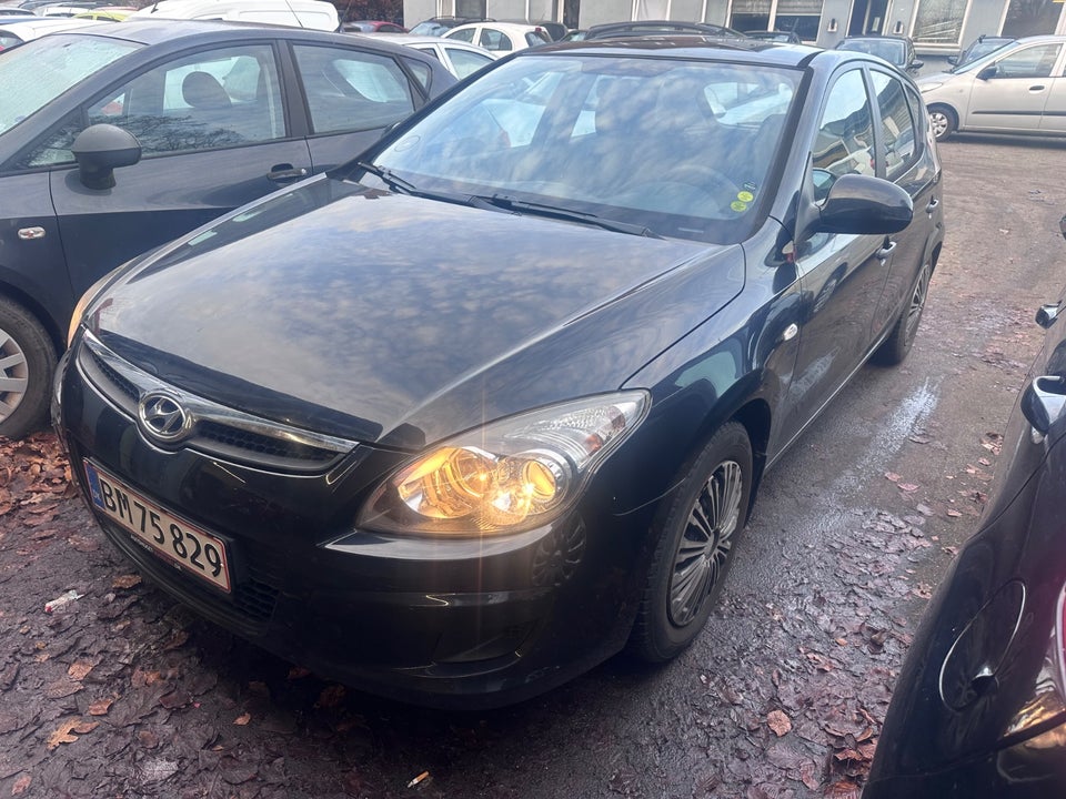 Hyundai i30 1,6 CRDi 90 Blue Drive CW 5d