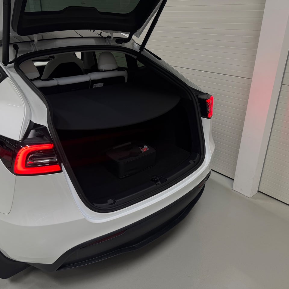 Tesla Model Y Long Range AWD 5d