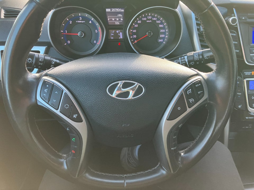 Hyundai i30 1,6 CRDi 110 Comfort CW Eco 5d