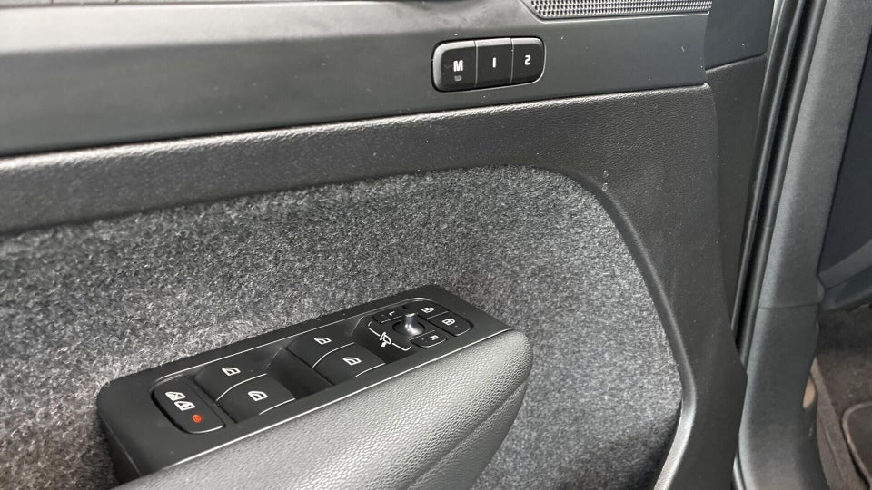 Volvo XC40 ReCharge Extended Range Plus 5d