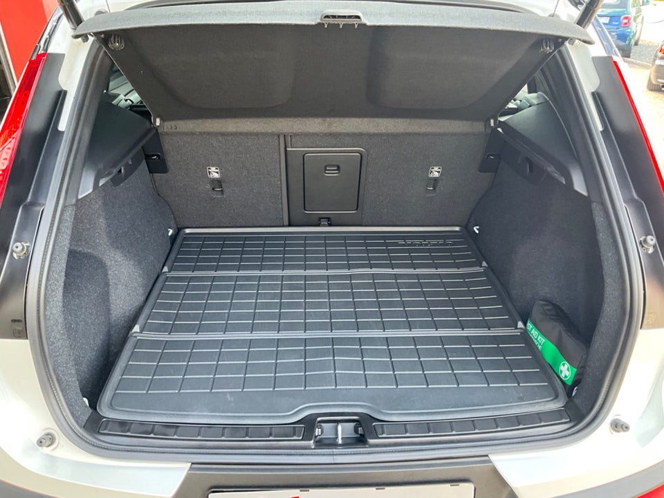 Volvo XC40 ReCharge Extended Range Plus 5d