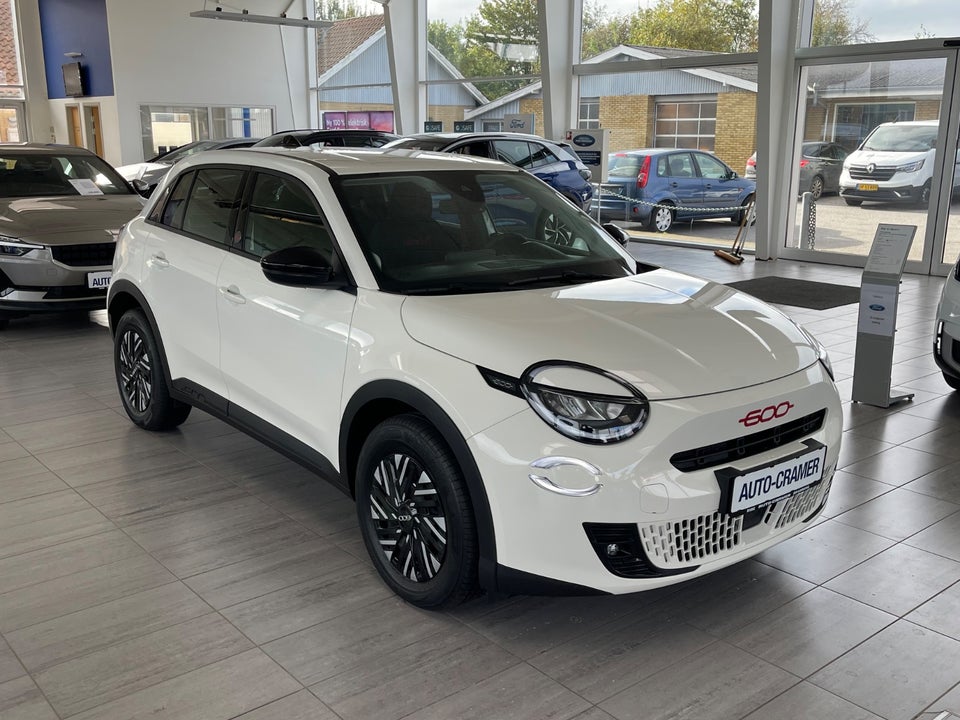 Fiat 600e 54 (RED) 5d