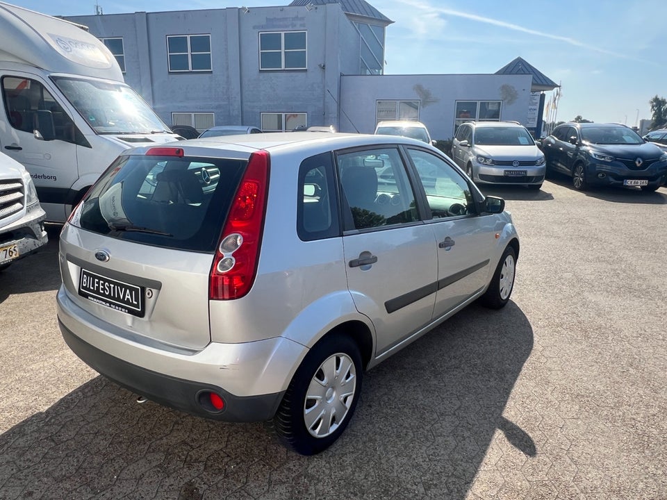 Ford Fiesta 1,4 Ambiente 5d