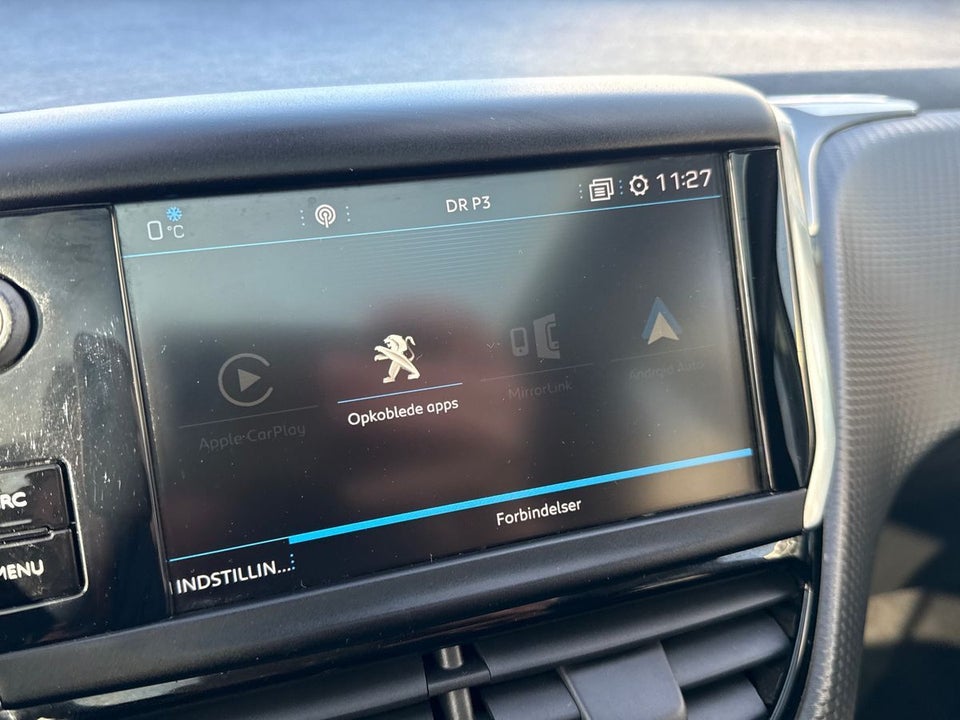 Peugeot 208 1,2 VTi 82 Signature Sky 5d