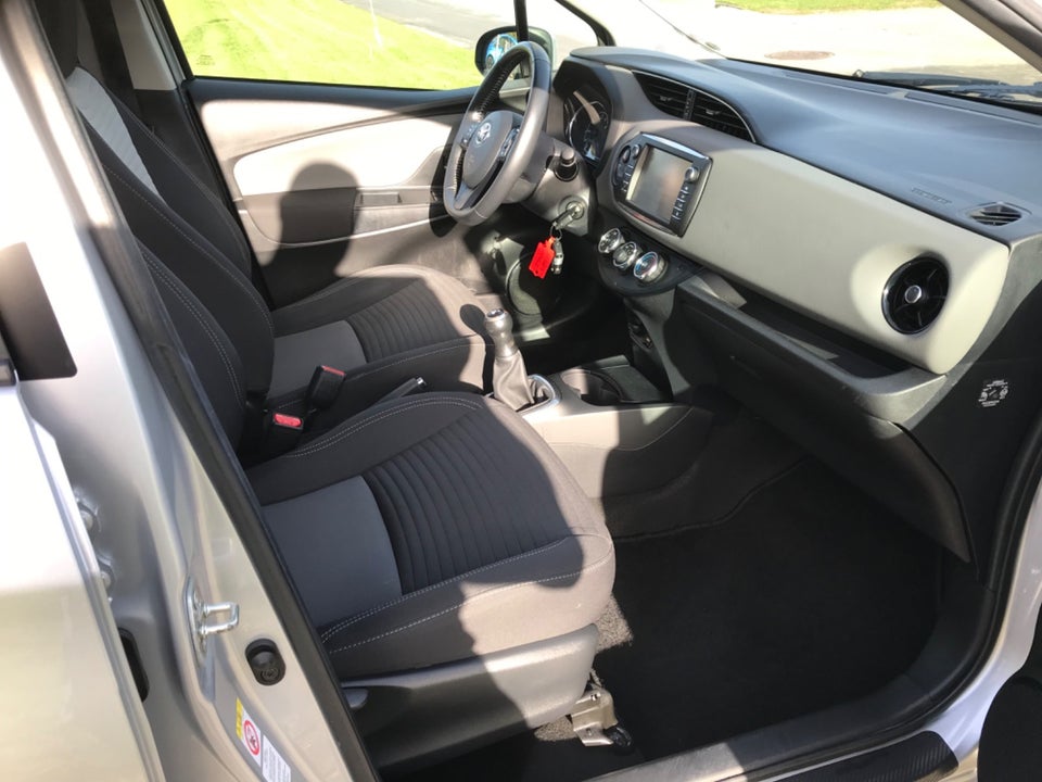 Toyota Yaris 1,0 VVT-i T2 5d