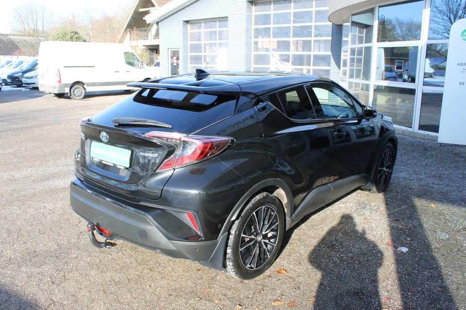 Toyota C-HR 1,8 Hybrid Premium Selected CVT Van 5d