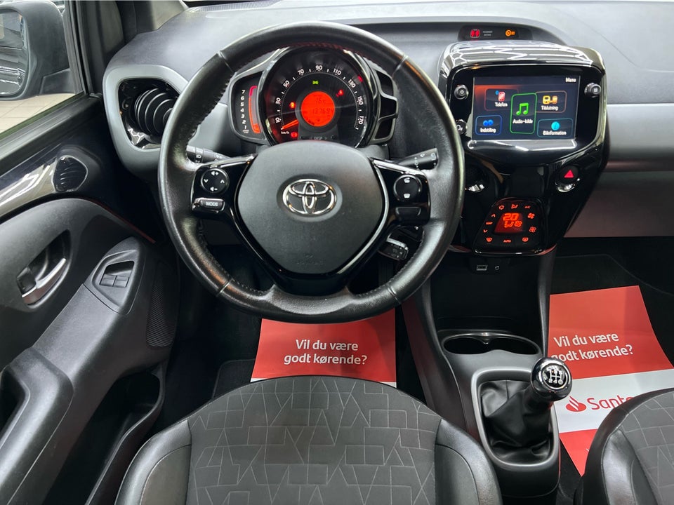 Toyota Aygo 1,0 VVT-i x-black 5d