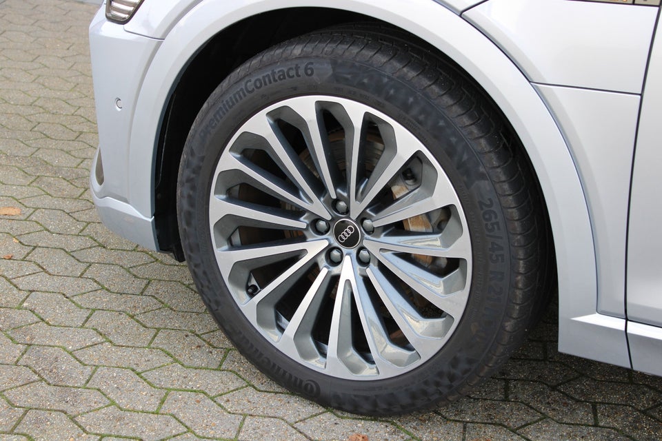 Audi e-tron 55 S-line quattro 5d