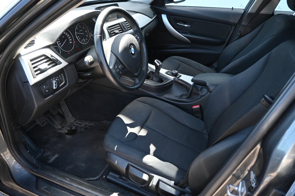 BMW 320d 2,0 Touring 5d