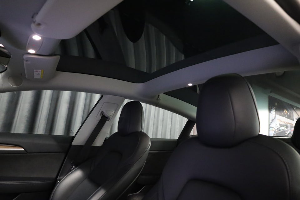 Tesla Model 3 Long Range AWD 4d