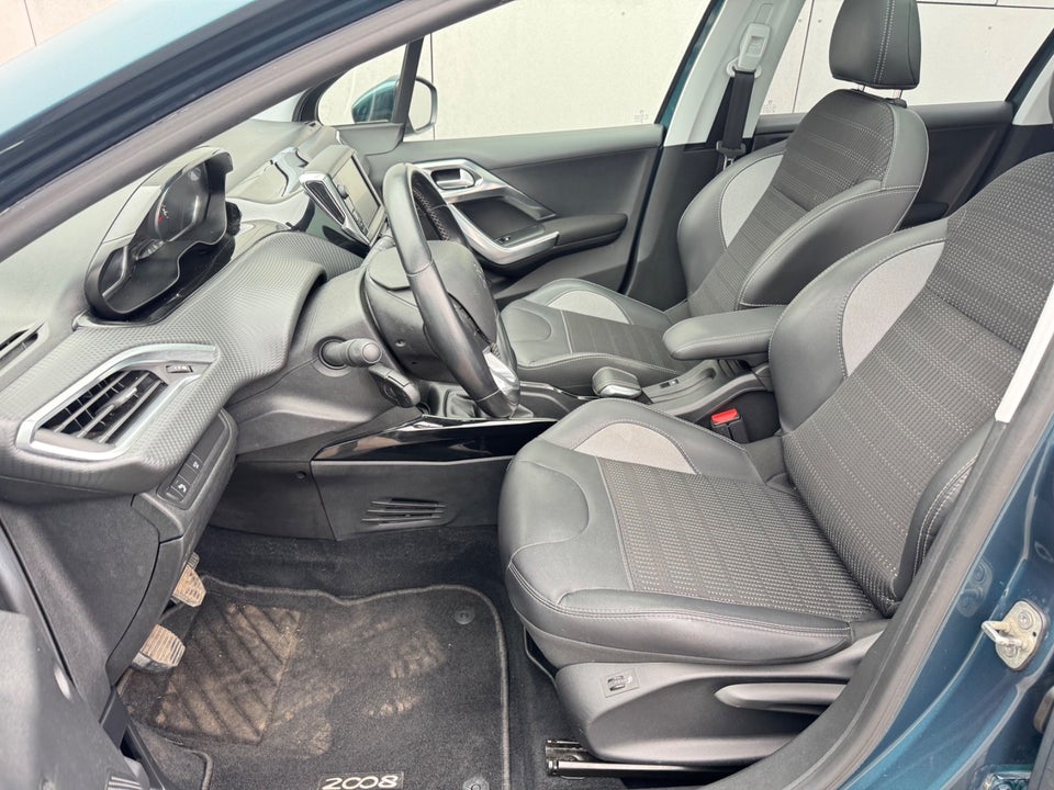 Peugeot 2008 1,6 BlueHDi 100 Allure Sky 5d