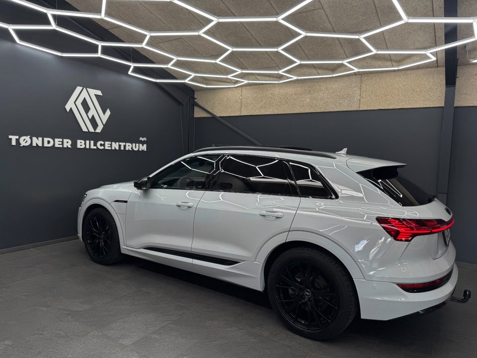 Audi e-tron 55 quattro 5d