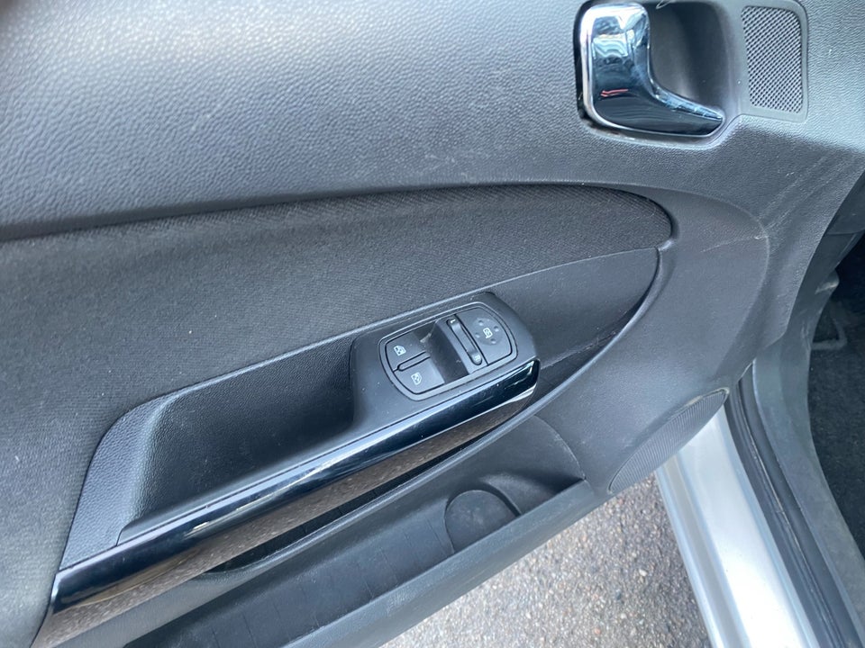 Opel Corsa 1,4 16V Cosmo 5d