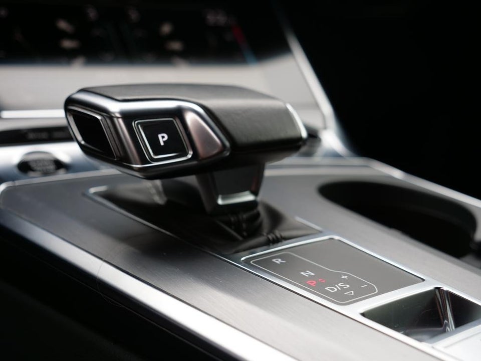 Audi A6 55 TFSi e S-line Avant quattro S-tr. 5d